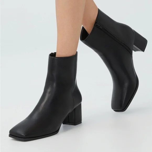 Rubi Shoes by Cotton On Wide Fit
WIDE FIT ASHLEA SQUARE TOE CLASSIC BOOT - - Picture 5 of 5